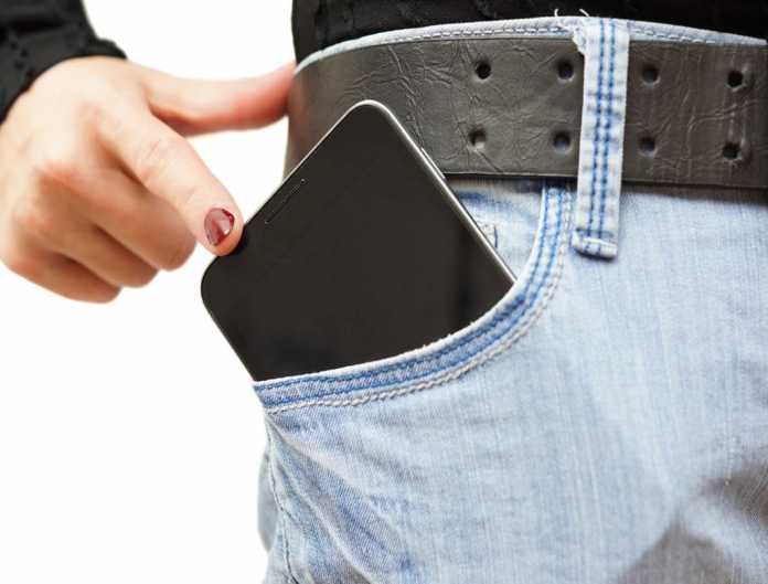 Keeping Mobiles in Pocket Can Cook Sperms, Lowers Fertility, says research