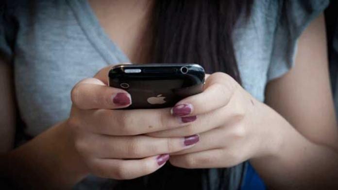 Women more addicted to smartphones than men finds Study