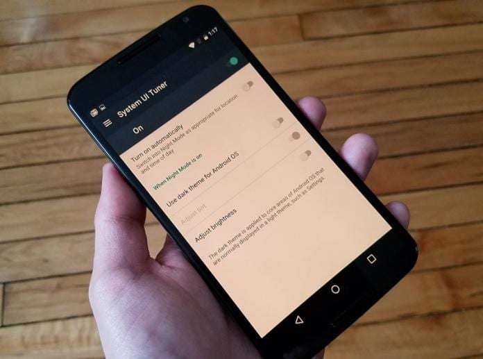 Povolte nastavení skrytého „nočního režimu“ v systému Android 7.0 Nougat