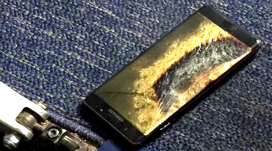 A replacement Galaxy Note 7 Catches Fire On A Plane - 70