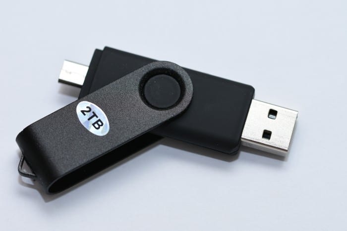 USB flash drives to transfer files