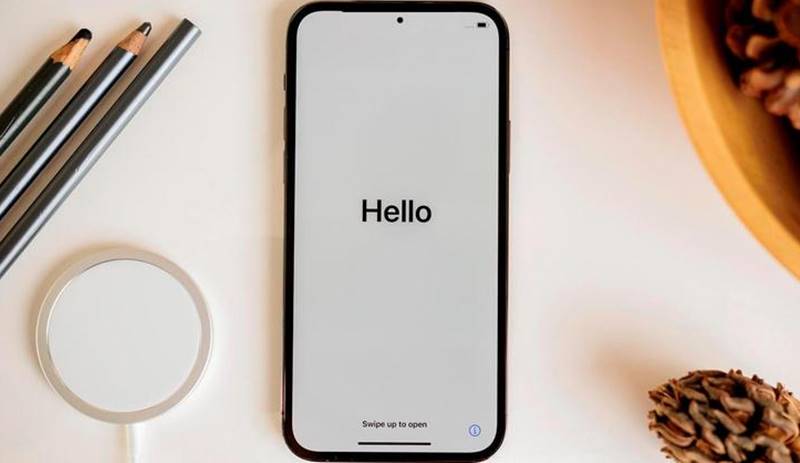 Apple's First Notch-less iPhone Might Arrive By 2024