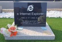 Internet Explorer Fan Made a Humorous Tombstone