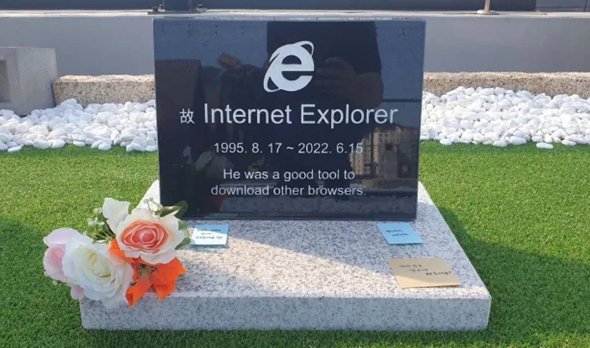 Internet Explorer Has Tombstone With Humor Mark