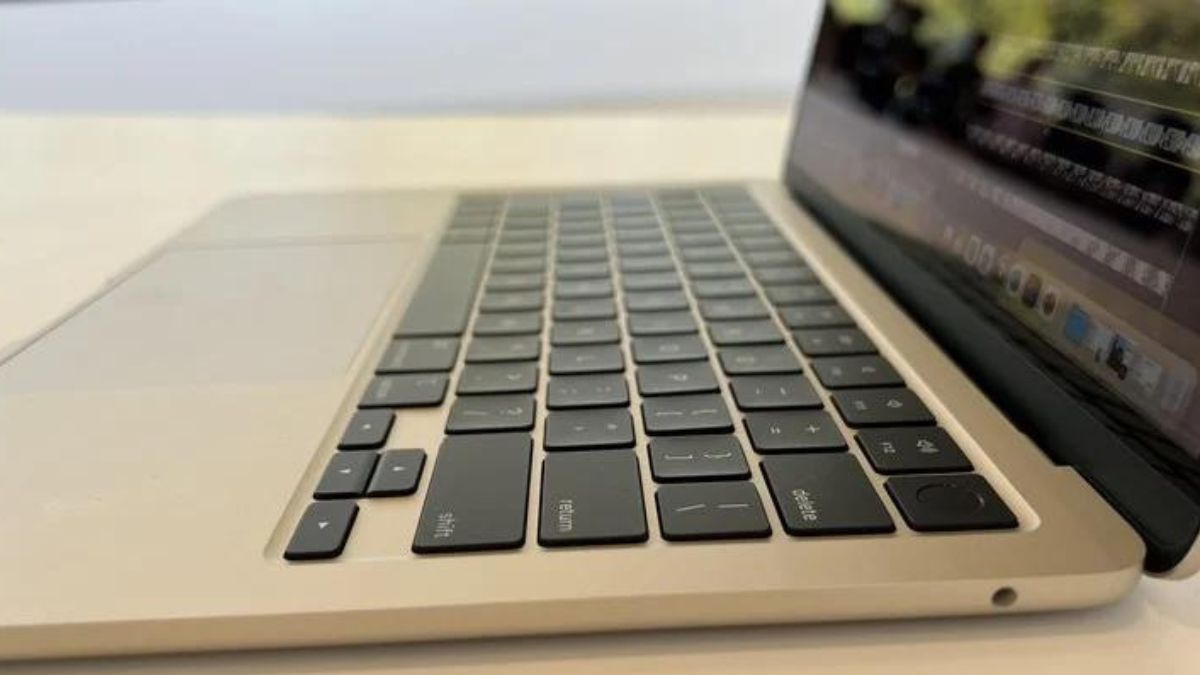 Patente da Apple mostra teclado do MacBook que carregará seu telefone