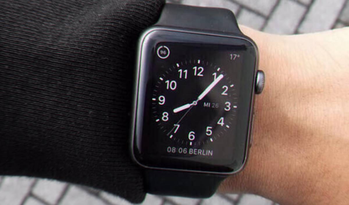  Apple Watch Pro  Might Get Satellite Features   iPhone 14 s Snug - 93