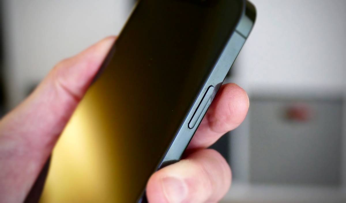 iPhone 15 Pro Would Feature Solid-State Volume & Power Buttons