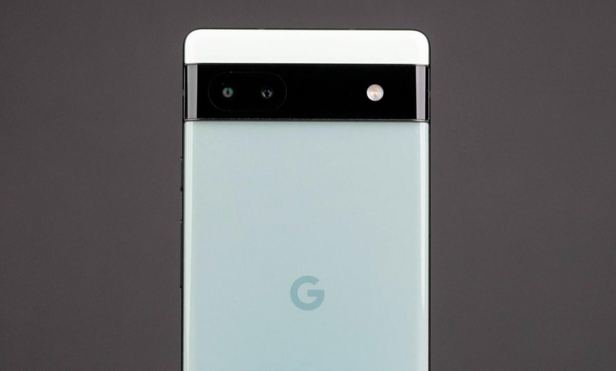 Vazamentos do Google Pixel 7a sugerem tela de 90Hz e carregamento sem fio