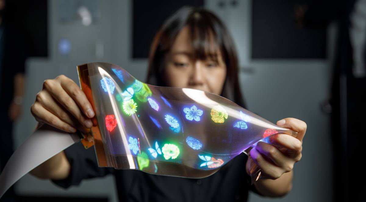 LG Shows Off Its First Stretchable Display With 20% Stretch Ability